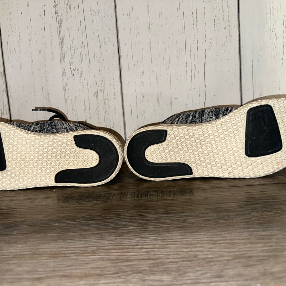 Pharrell x Tennis Hu Primeknit 'Oreo' - Picture 3 of 6